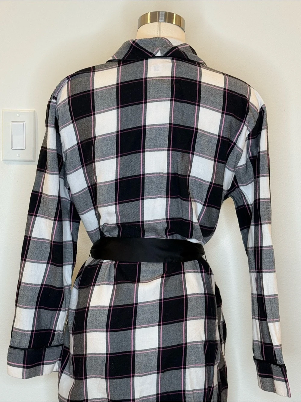 Victoria's Secret Black White Gray Plaid Robe with Pink Accents